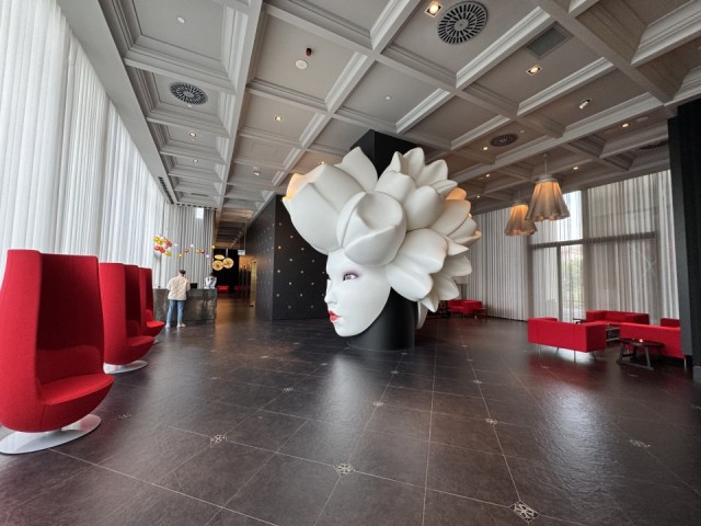 QUASAR İSTANBULDA BOĞAZ MANZARALI JAKUZİLİ 2+1 KİRALIK REZİDANS