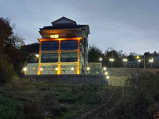 AKÇAABAT DENİZ MANZARALI 5 KATLI ÖZEL YAPIM SATILIK VİLLA