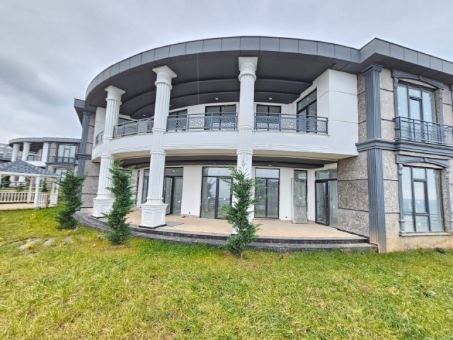 YALINCAK LOTUS VİLLALARI'NDA DENİZ MANZARALI 7+1 SATILIK VİLLA