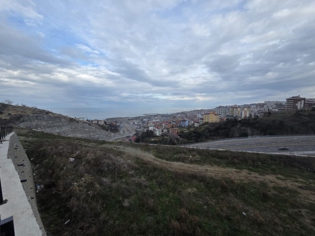 ÇUKURÇAYIRDA DÜĞÜN SALONU İMARLI 1100 M2 KİRALIK ARSA